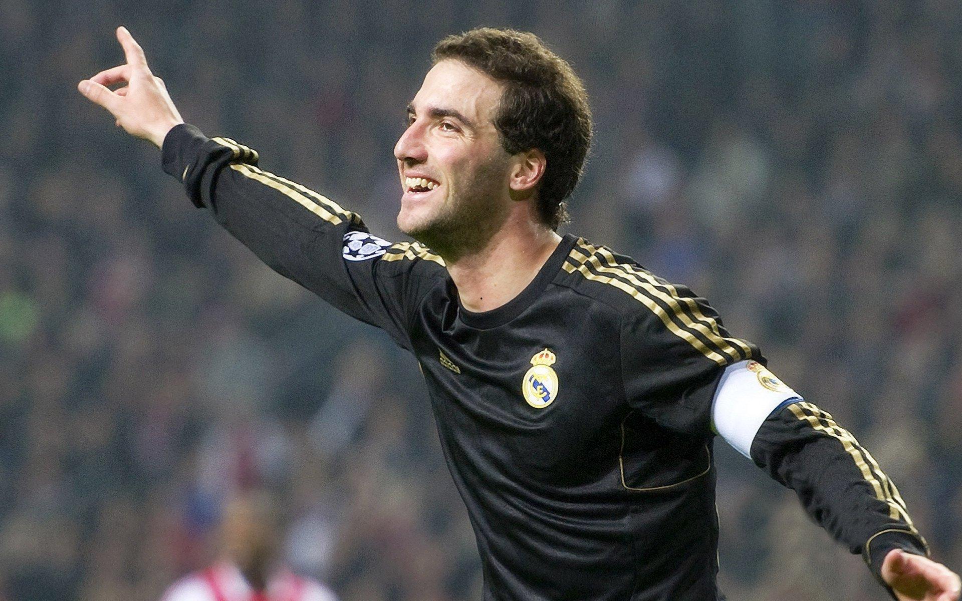 40岁保罗再创神迹！成NBA历史首人，无冠生涯亦伟大