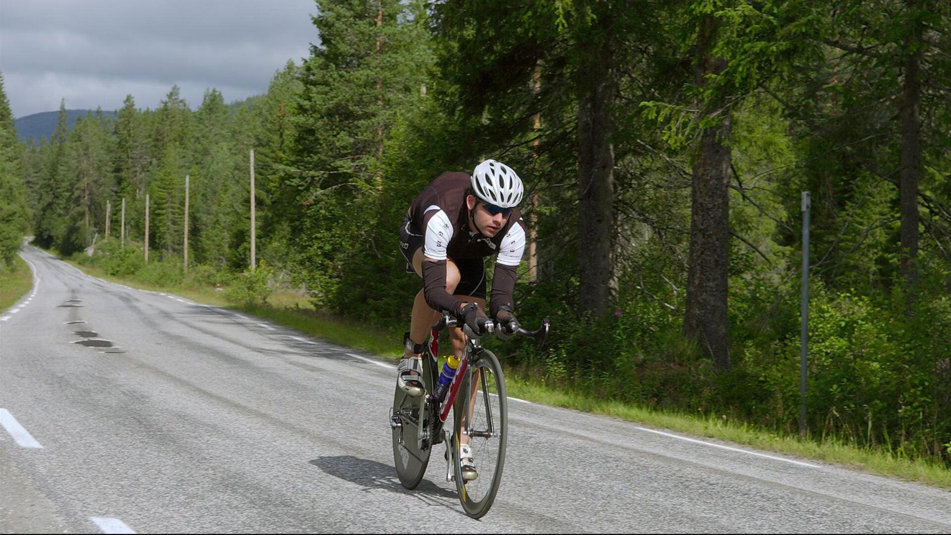 厄德高带伤助挪威取胜 坐椅挥拳庆祝展现队长担当